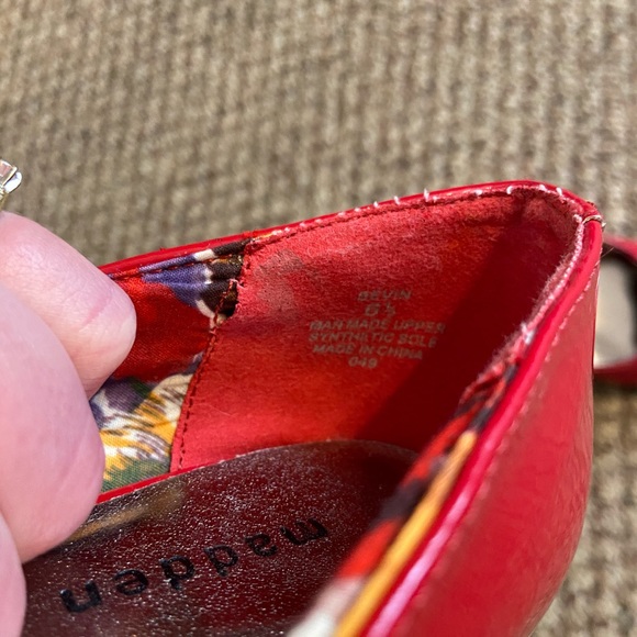 Red high heels - Picture 4 of 4